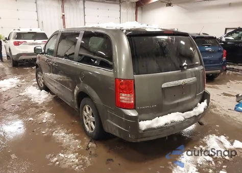 2010 Chrysler Town & Country New Lx z USA, uszkodzony, nr VIN 2A4RR2D17AR414504